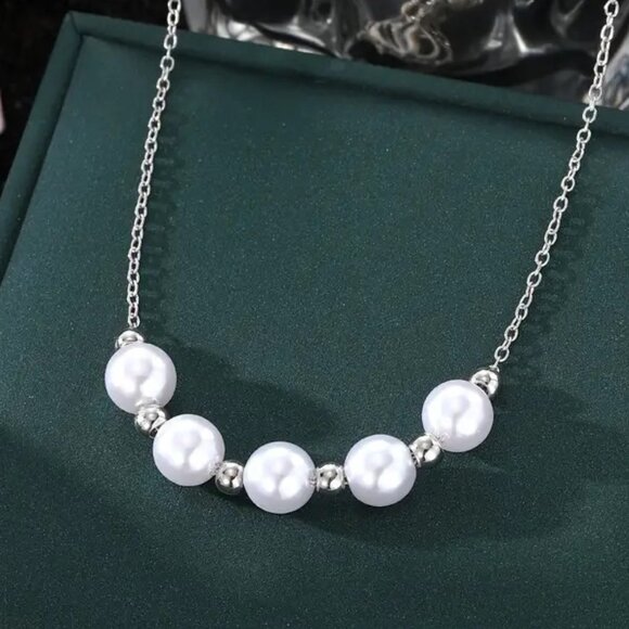 Jewelry - BEADS AND PEARLS